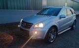 Mercedes-Benz ML 63 AMG 4MATIC AMG - silberne Mercedes-Benz ML-Klasse