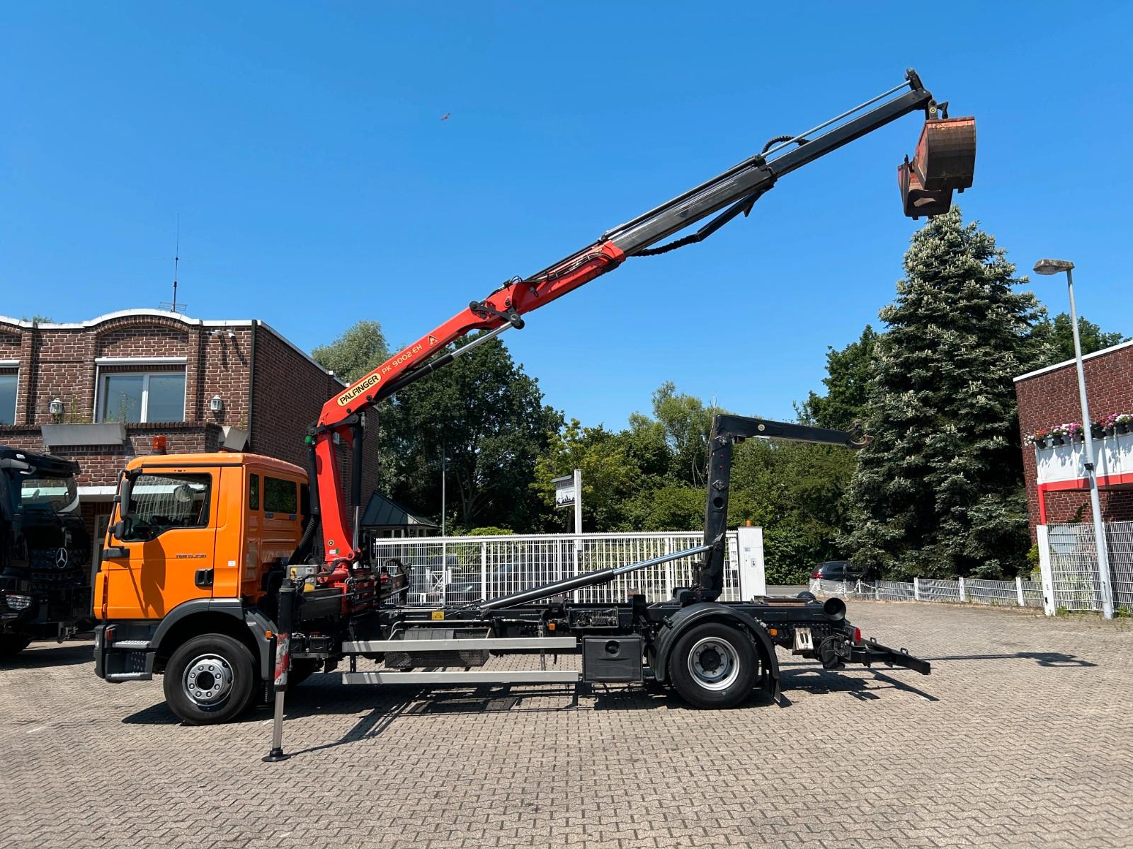 MAN 15.290 Abroller + PK9002 Kran + Greifer