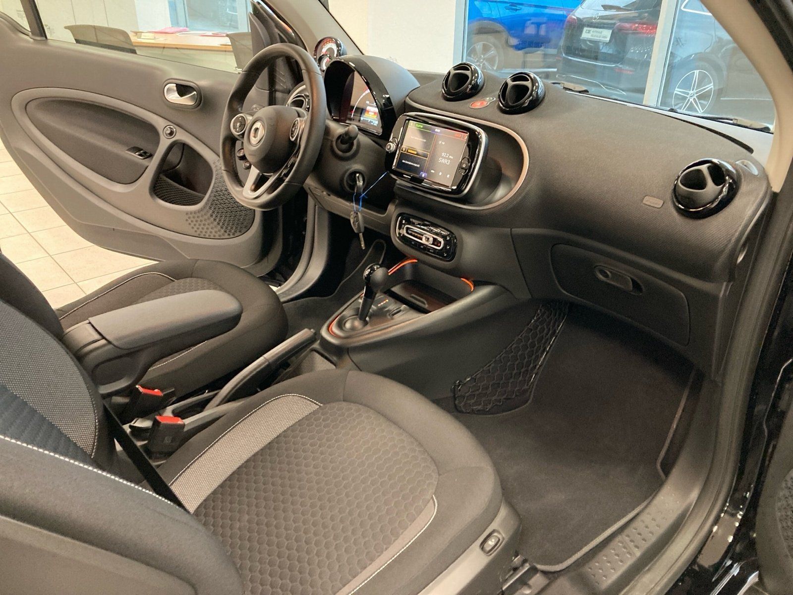 Fahrzeugabbildung Smart smart EQ fortwo Exclusive*Kamera*Media*LED*22kW*
