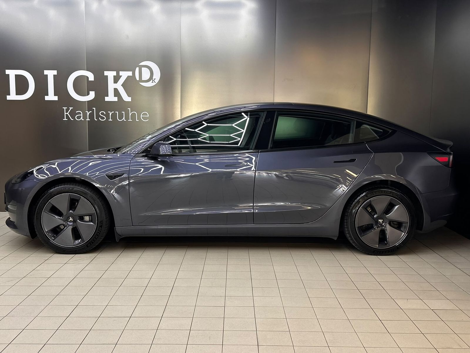Fahrzeugabbildung Tesla Model 3 Long Range Dual AWD PANO+LED+NAVI+KAM+WP