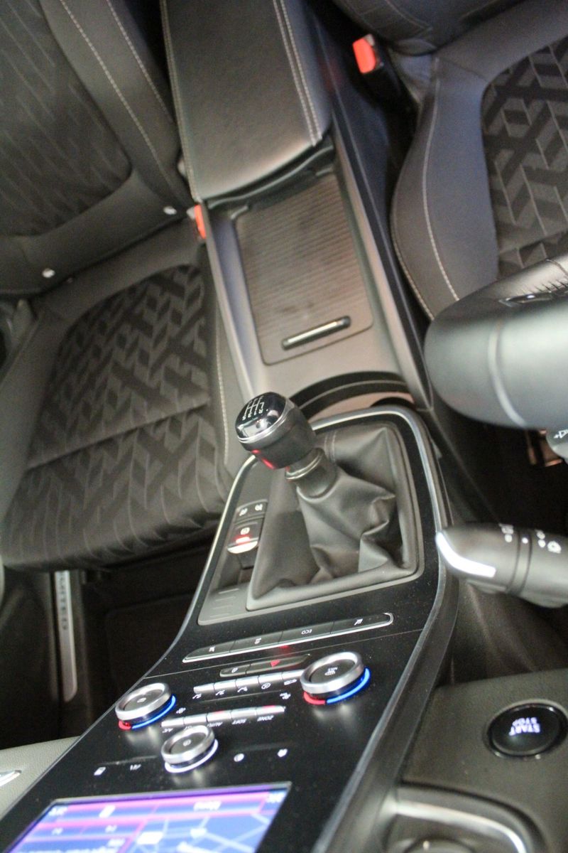 Fahrzeugabbildung Renault Grd Scenic Tce 140 Deluxe*R-Link*Sitzhzg*