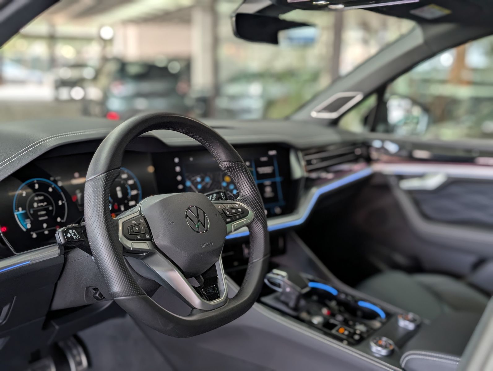 Fahrzeugabbildung Volkswagen Touareg 3.0TDI 4M R-Line VOLL Black 22" UPE 114T