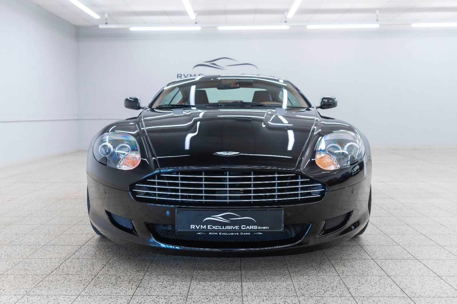 Fahrzeugabbildung Aston Martin DB9 Coupe Schalter 1/385 Sportpaket