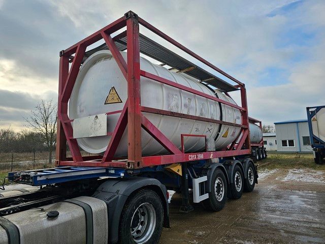 Schmitz Cargobull Tankchassis mit Tankcontainer, 424.676 KM