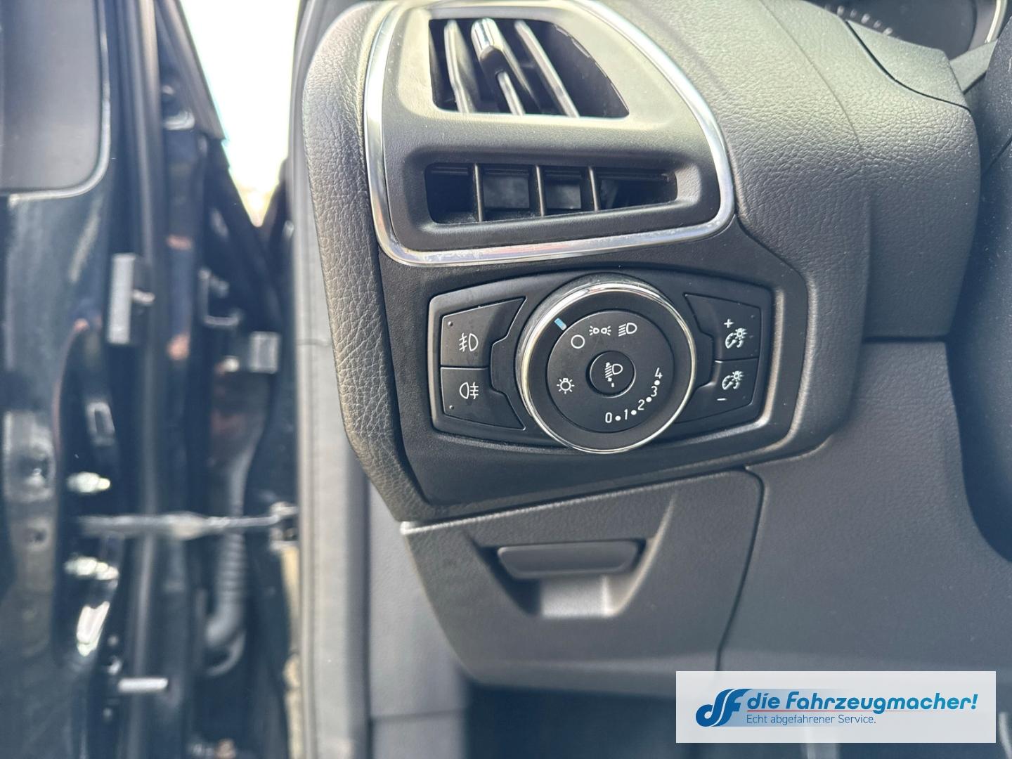 Ford Focus 2012 — photo 23