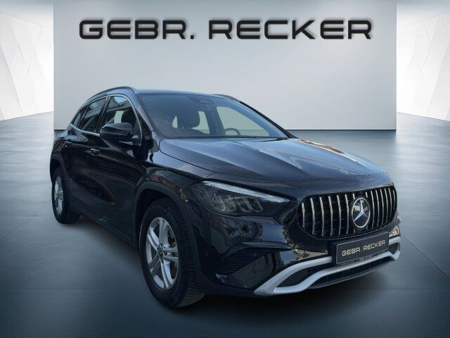 MERCEDES-BENZ GLA 200 Advanced AHK LED Kamera e.Heckklappe DAB