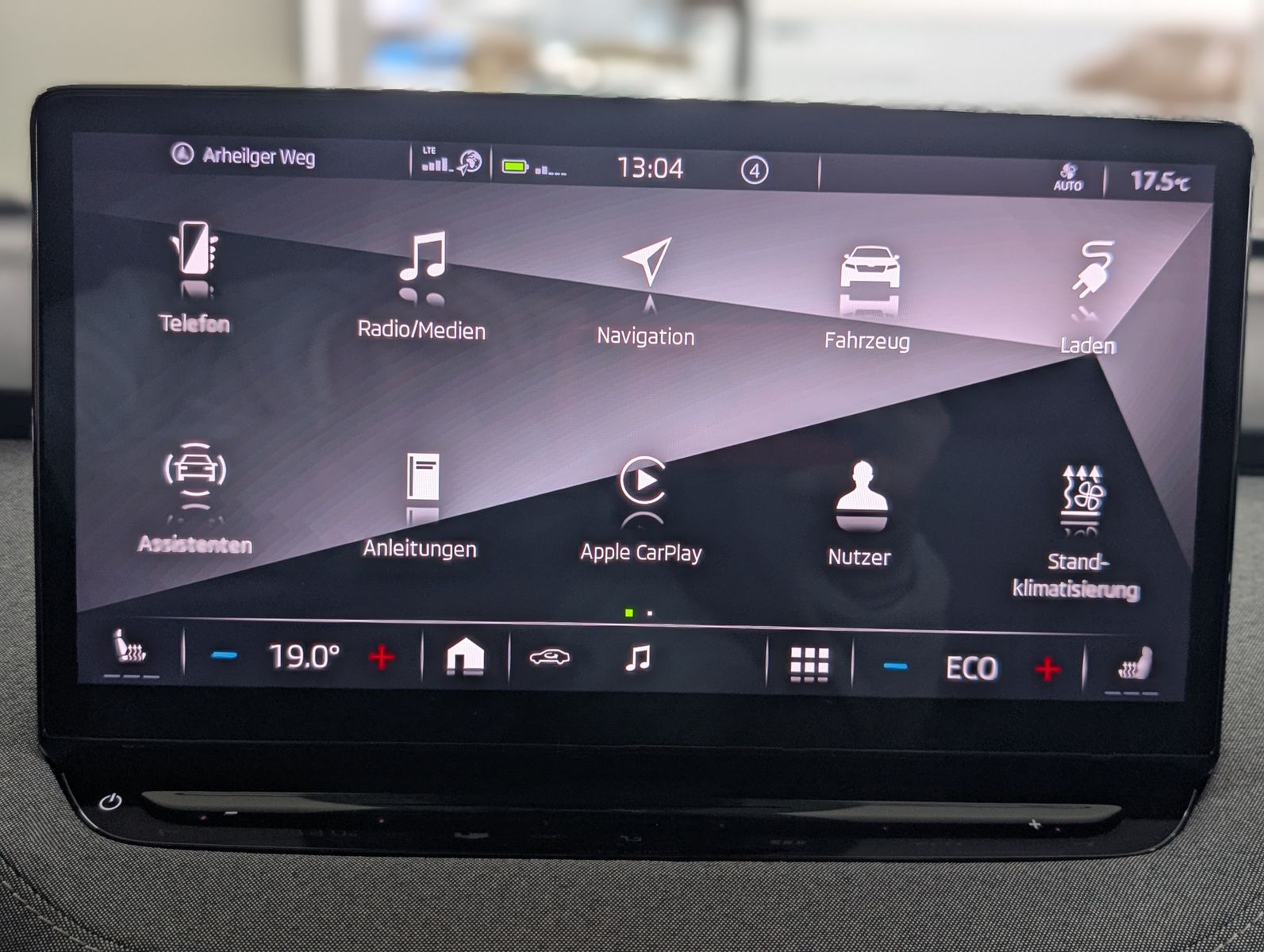 Fahrzeugabbildung SKODA Enyaq iV 80 Loft Convenience Paket+ ACC 82KWh1