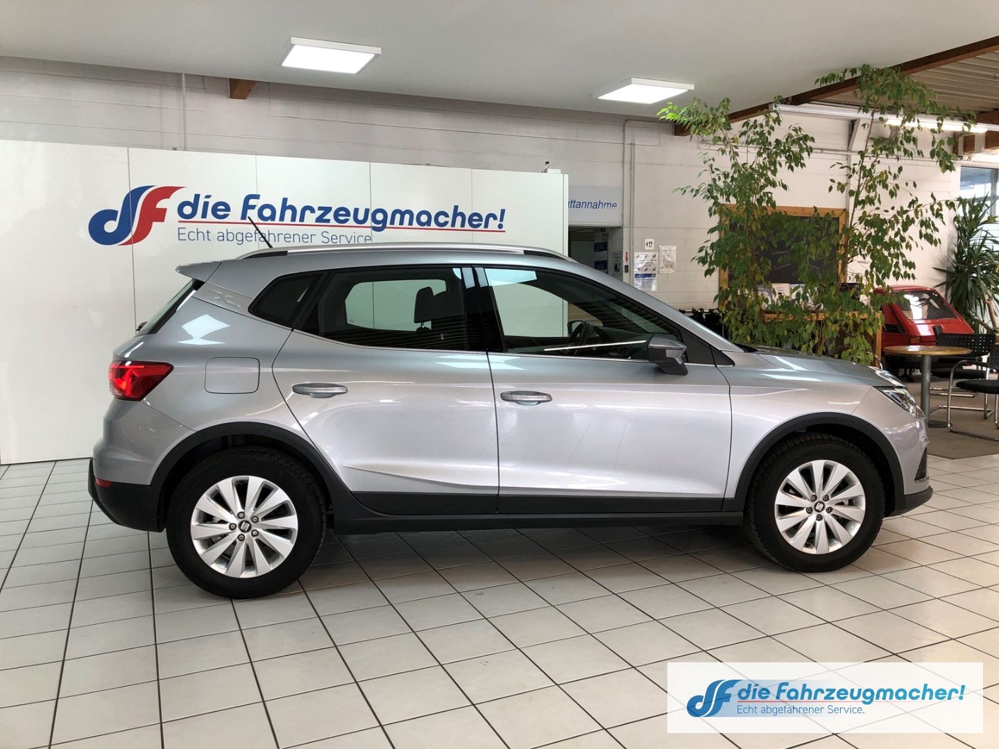 Fahrzeugabbildung SEAT Arona Xcellence 1.0 TSI LED CarPlay Automatik*