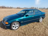 BMW E36 316i Oldtimer 2 Hand guter orig. Zustand - BMW 316 Limousine 316i e36 mit Benzin-Antrieb
