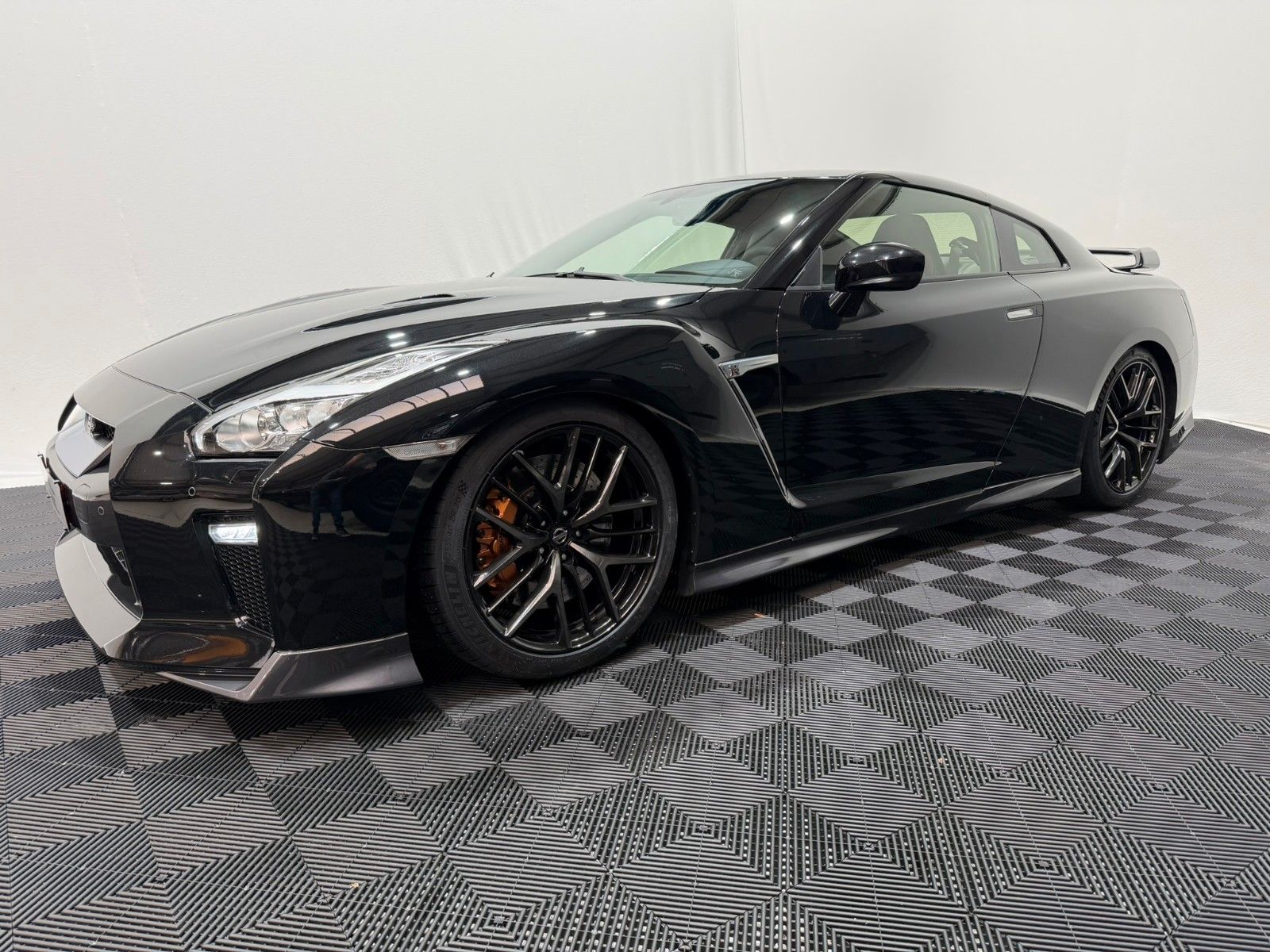 Fahrzeugabbildung Nissan GT-R Prestige Edition / S.heft Nissan Brömmler