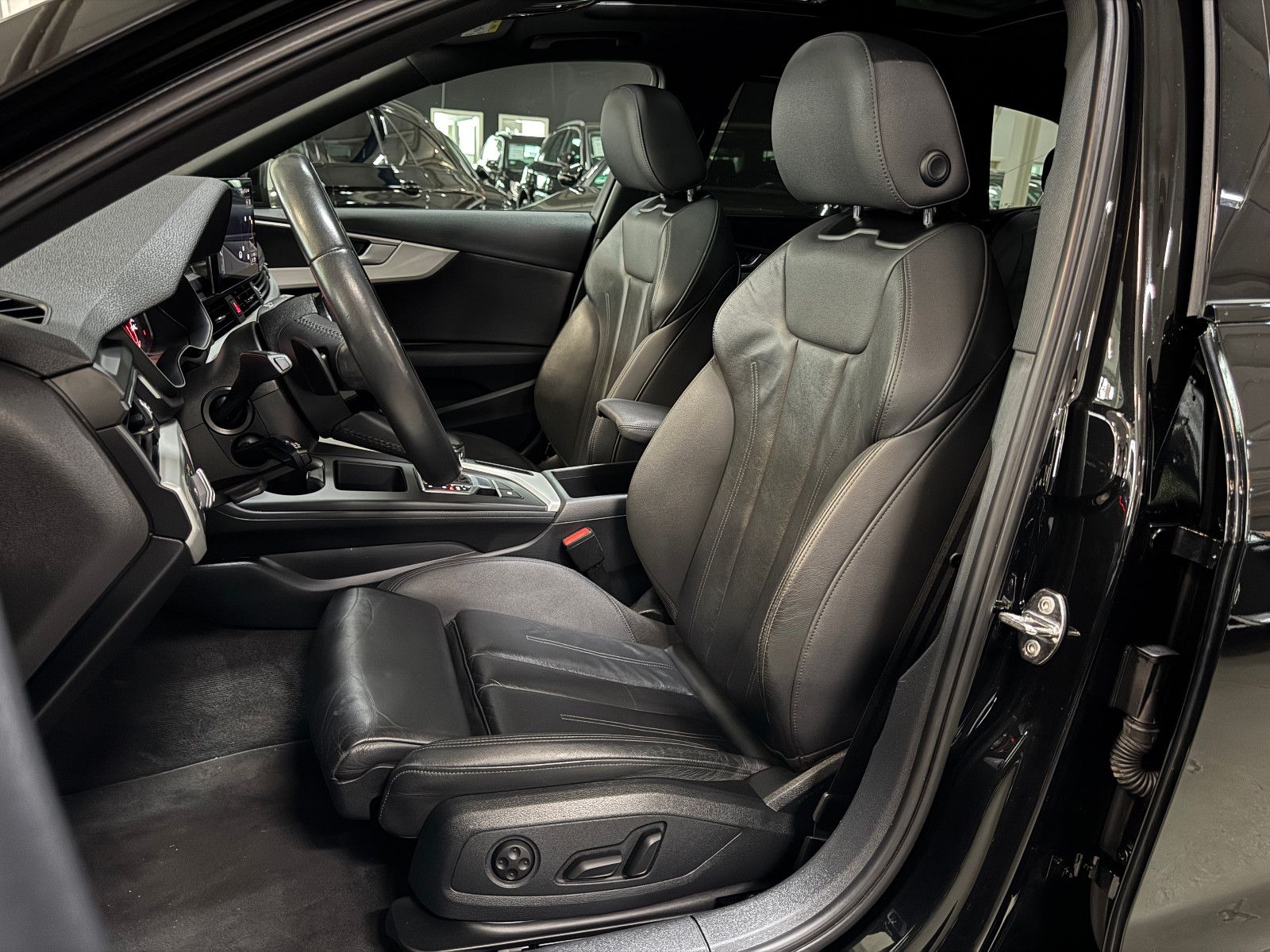 Fahrzeugabbildung Audi A4 45 TDI QUATTRO 2X S-LINE BLACK EDITION 19´RS