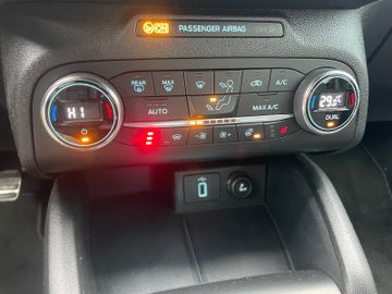 Fahrzeugabbildung Ford Focus ST-Line  LED, elek. Heckkl., Abstandstemp.