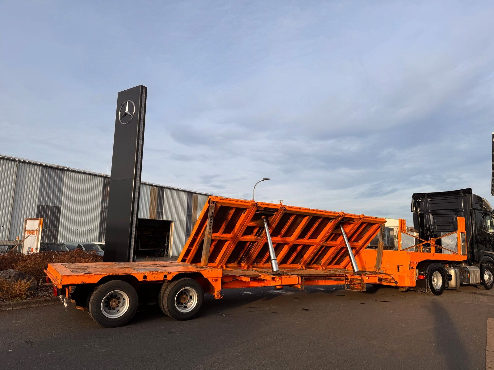 Fahrzeugabbildung Dinkel DSAFA 36000 Schräglader/Tieflader 2x Lenkachse