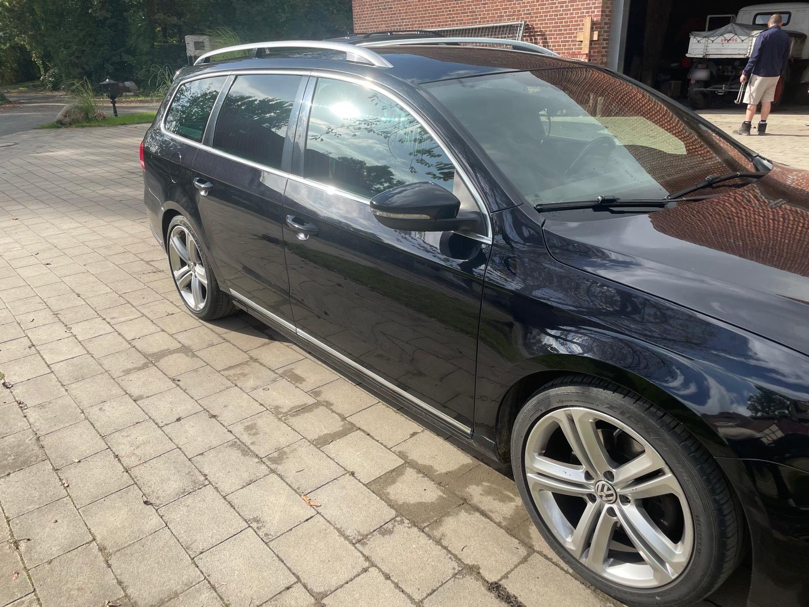 Volkswagen Passat 2013 — rear view