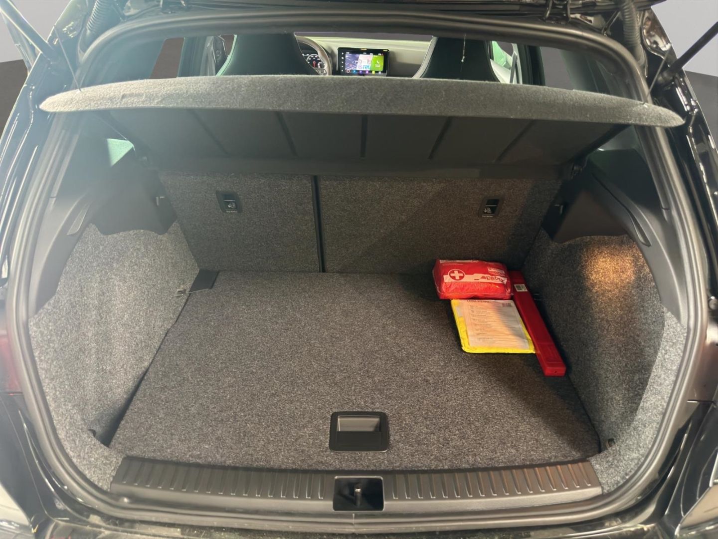 Fahrzeugabbildung SEAT Arona 1.0 TSI 85 kW FR Navi Digitales Cockpit LE