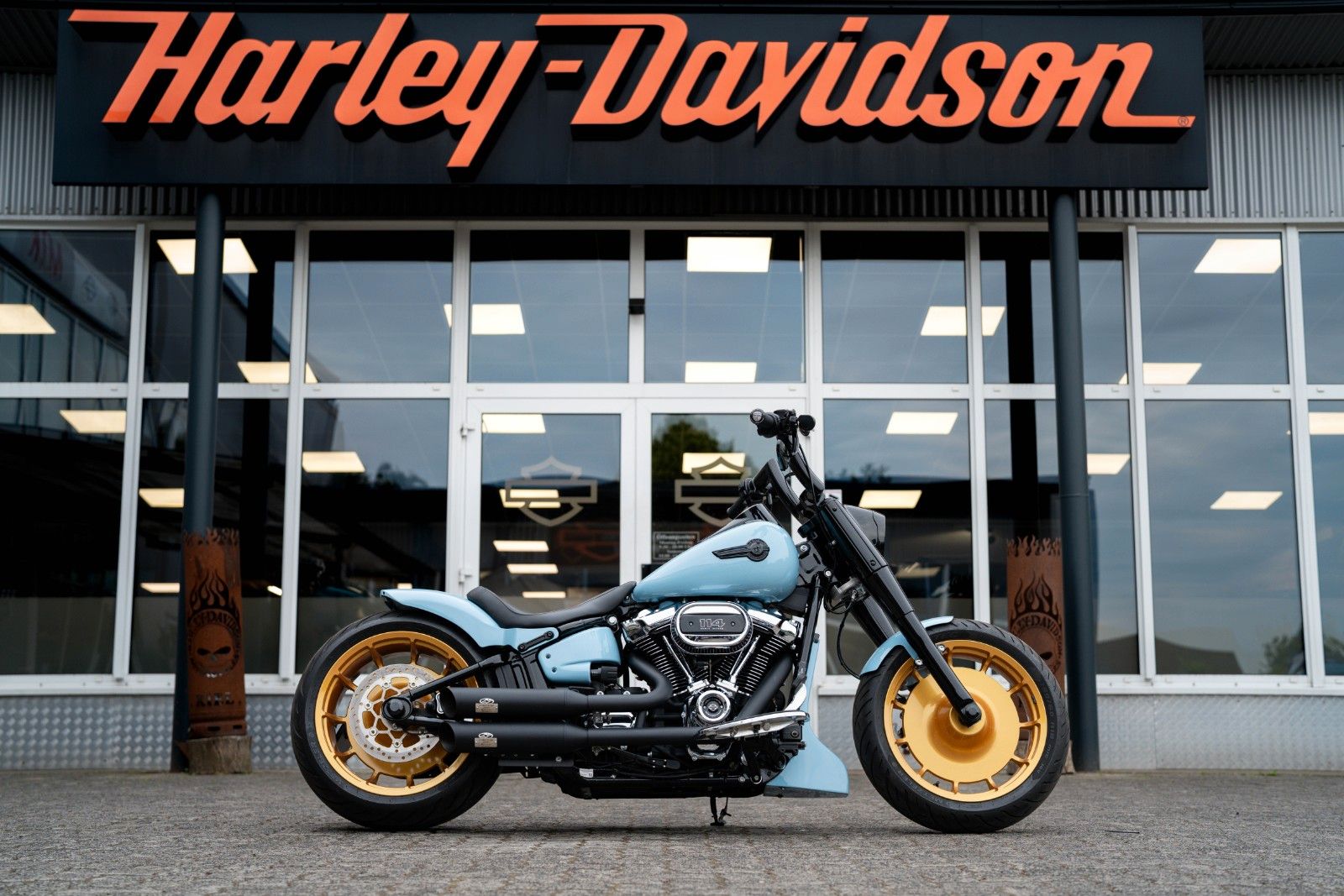 Fahrzeugabbildung Harley-Davidson Light Blue FAT BOY FLFBS 114 - Jekill & Hyde-