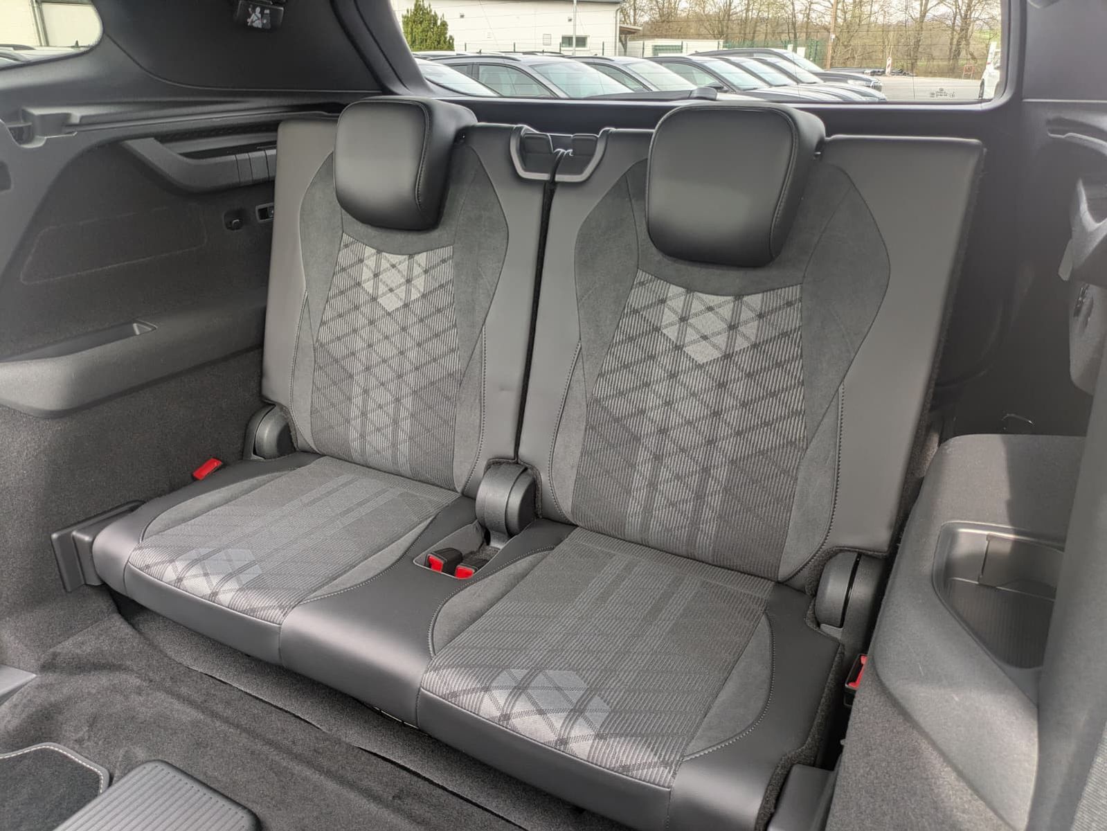 Изображение автомобиля Volkswagen Tayron 2.0 TDI 4M R-Line BLACK*7Si*MATRIX*PANO
