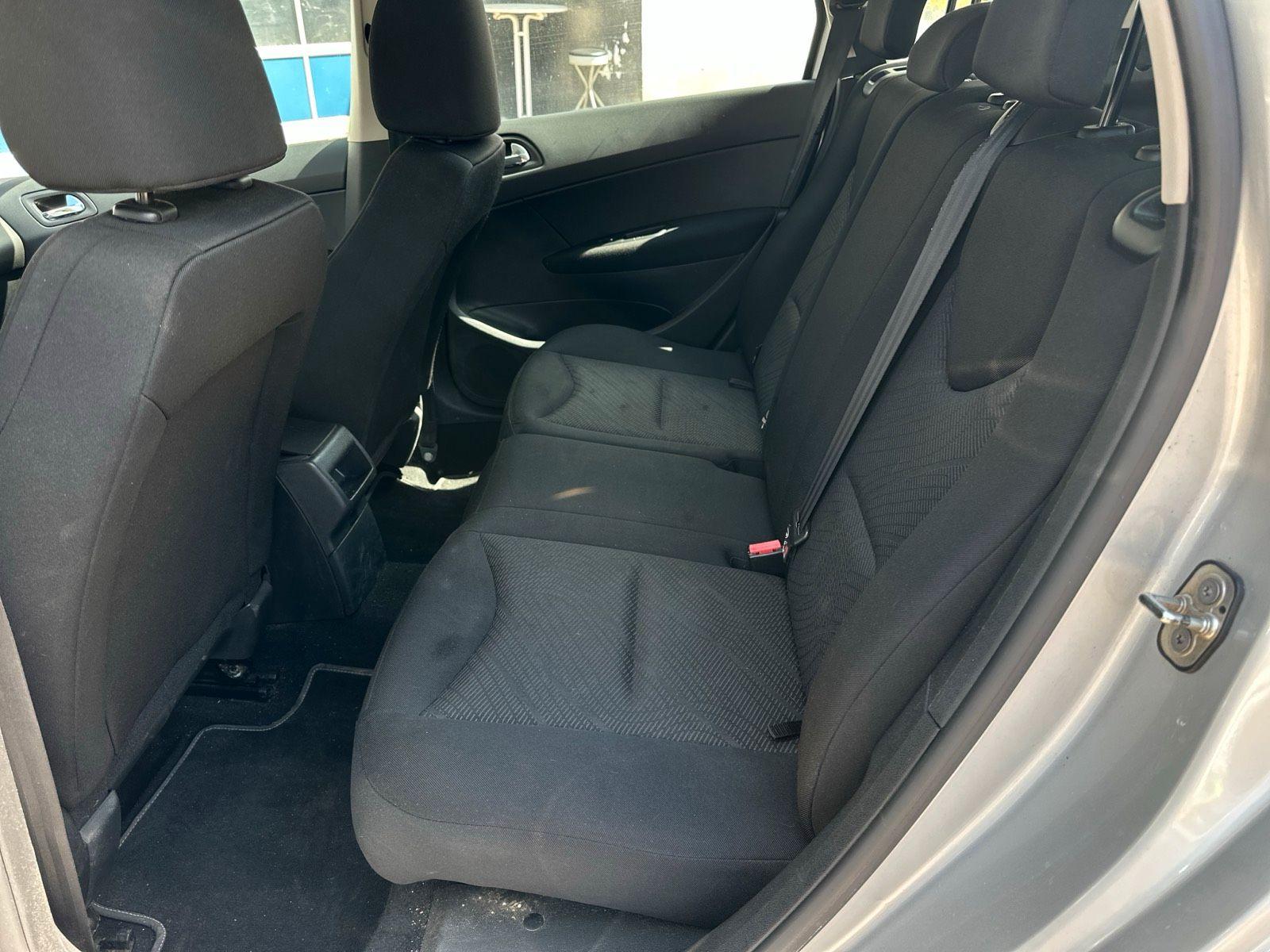 Peugeot 308 2012 — photo 11