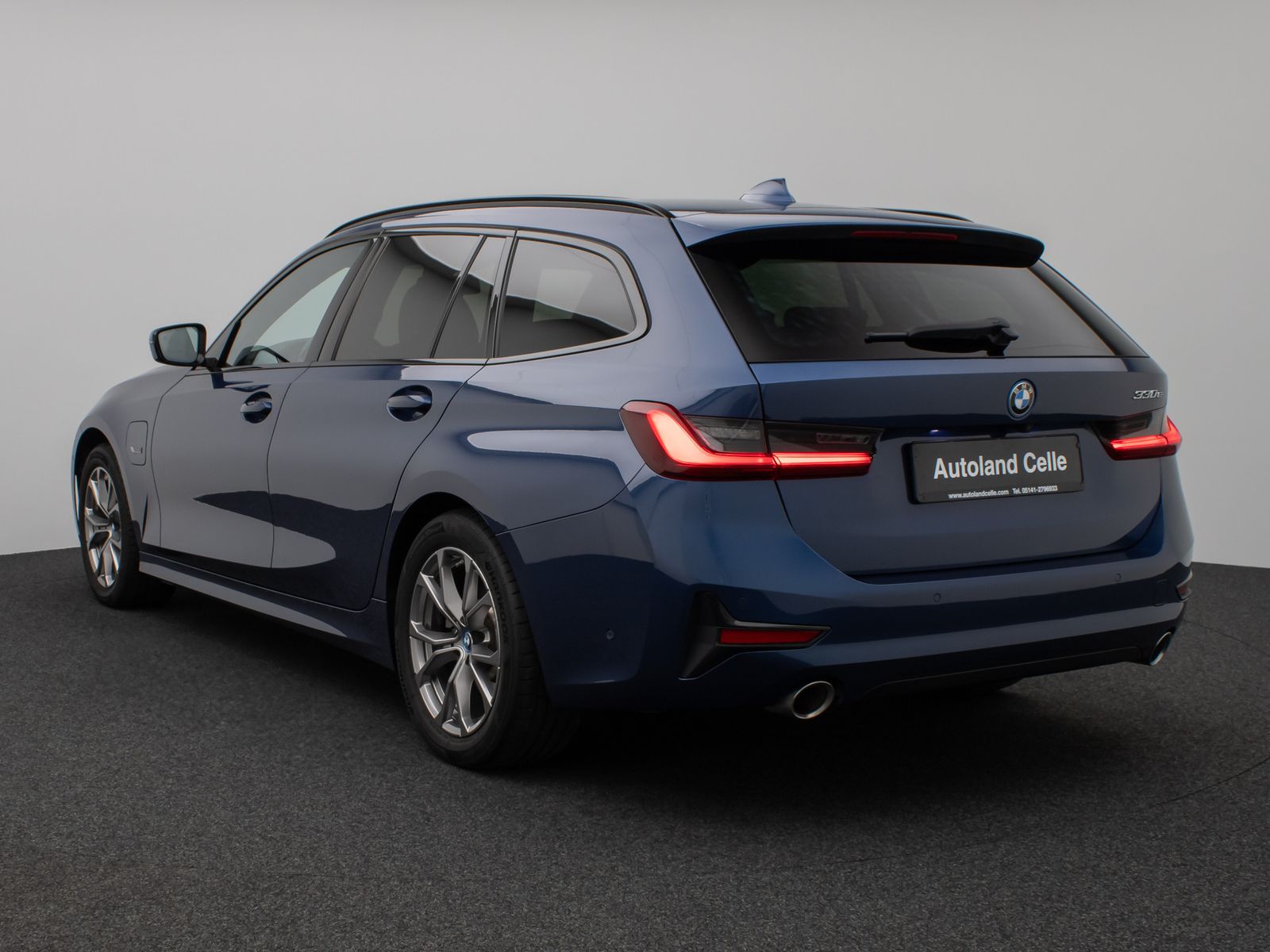 Fahrzeugabbildung BMW 330e Sport Line Kamera Laser HUD DAB Komfort