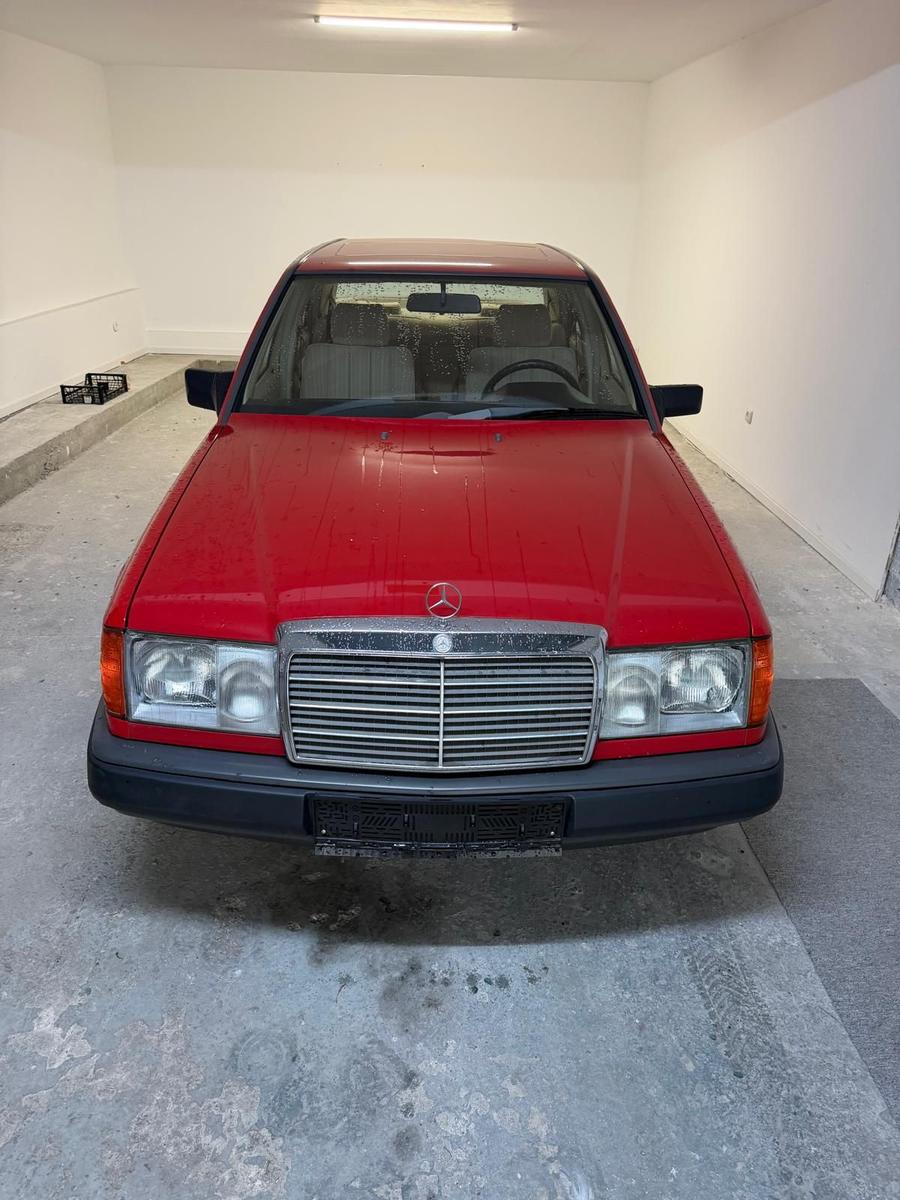 Mercedes-Benz E 200