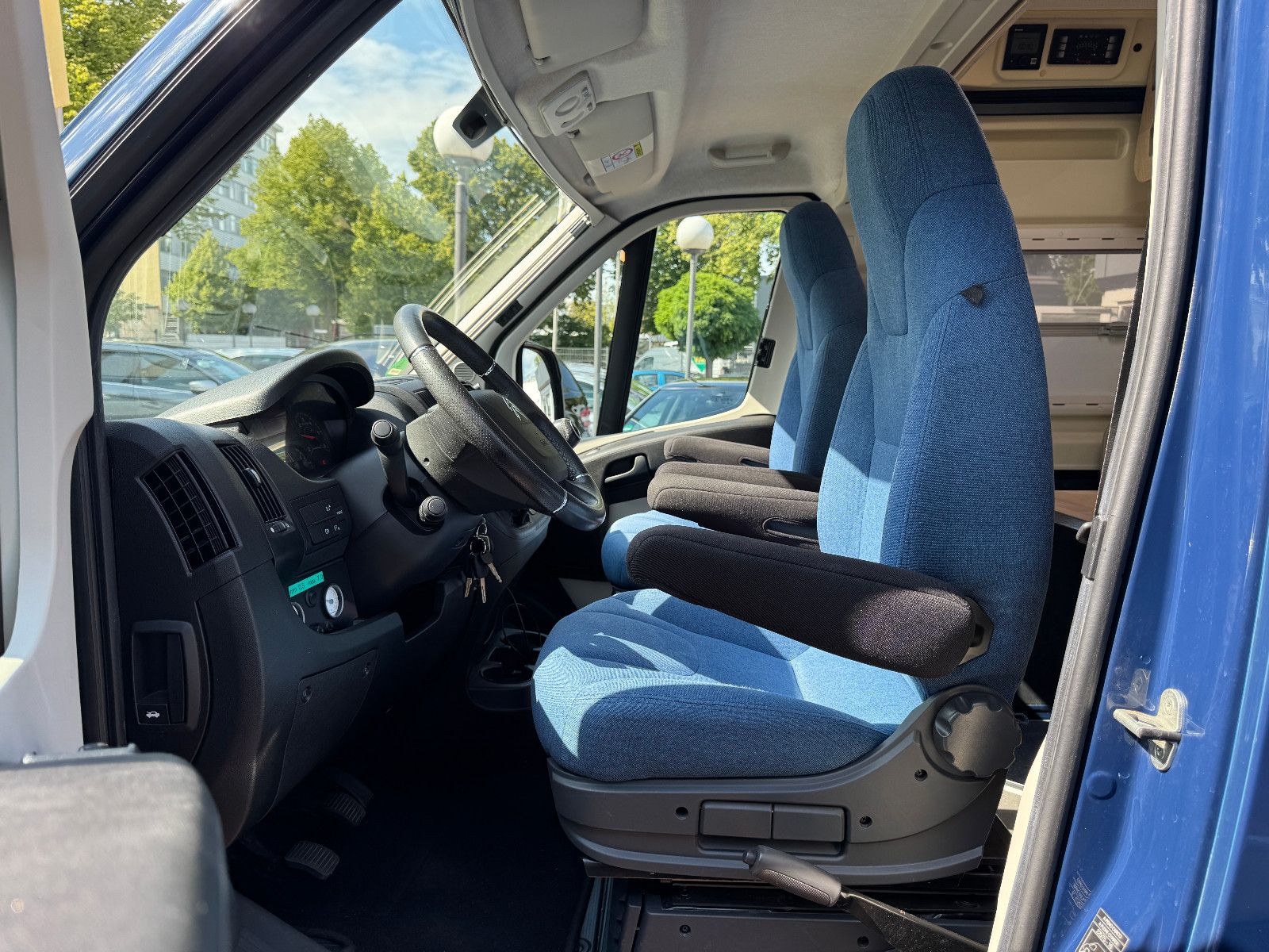 Vehicle image Pössl RUNNER 636 INDIVIDUAL ROOM CLIMATE AHK