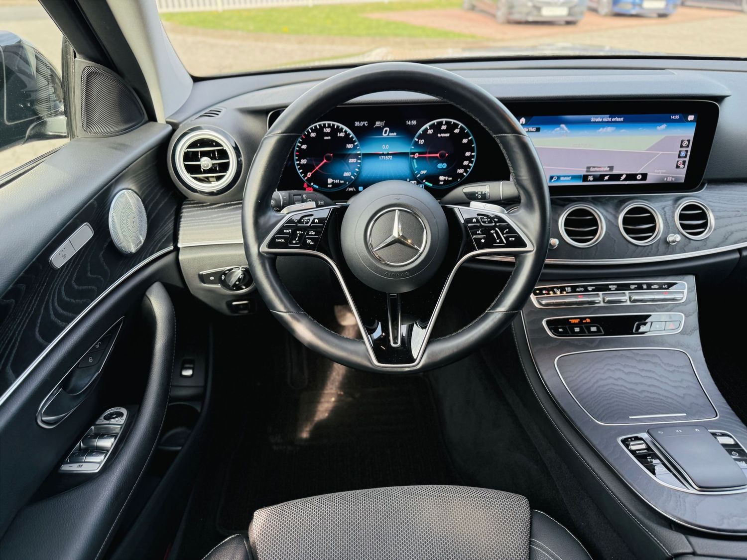 Fahrzeugabbildung Mercedes-Benz E 300 T de AVANTGARDE-NIGHT, Distronic, RFK, AHK