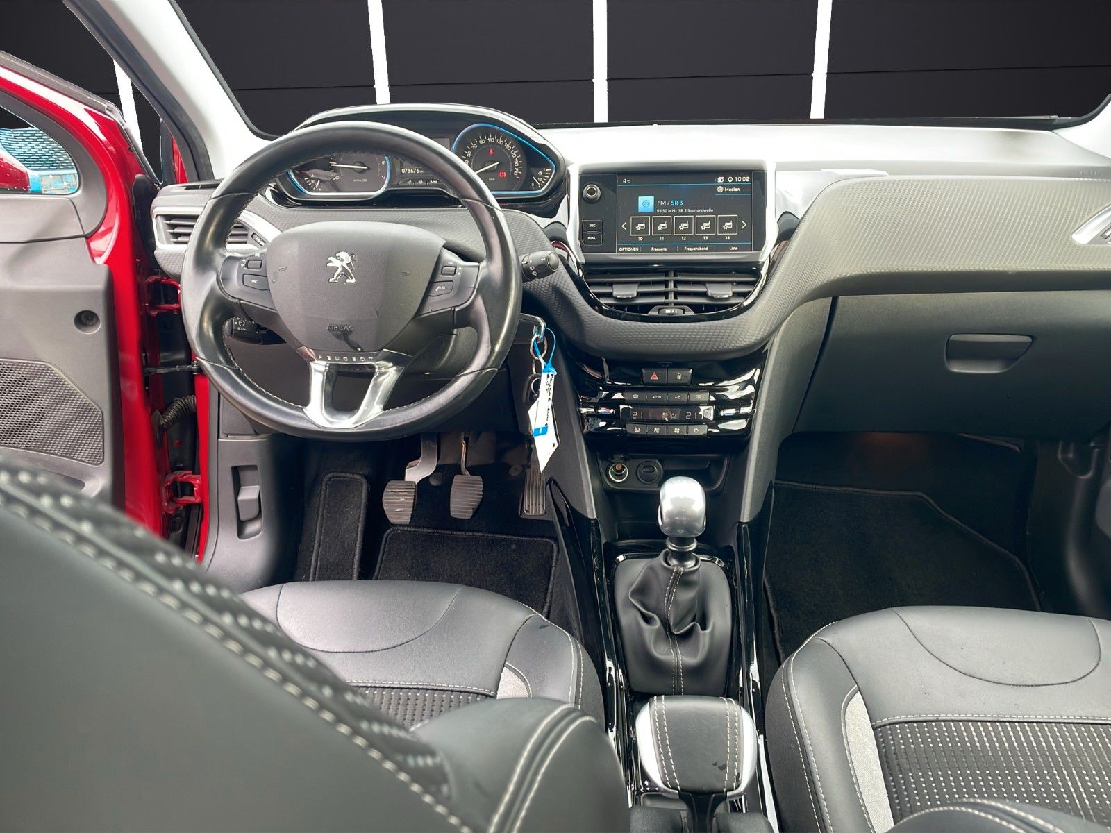 Fahrzeugabbildung Peugeot 2008 Allure*Pano*Navi*SitzHZ*Kamera*PDC*