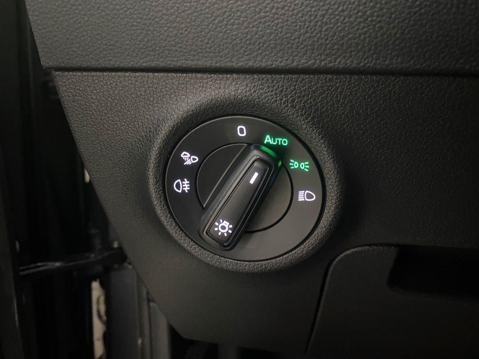 Fahrzeugabbildung SKODA Karoq 1.5 TSI DSG Sportline+NAVI+MATRIX+ACC+18"+