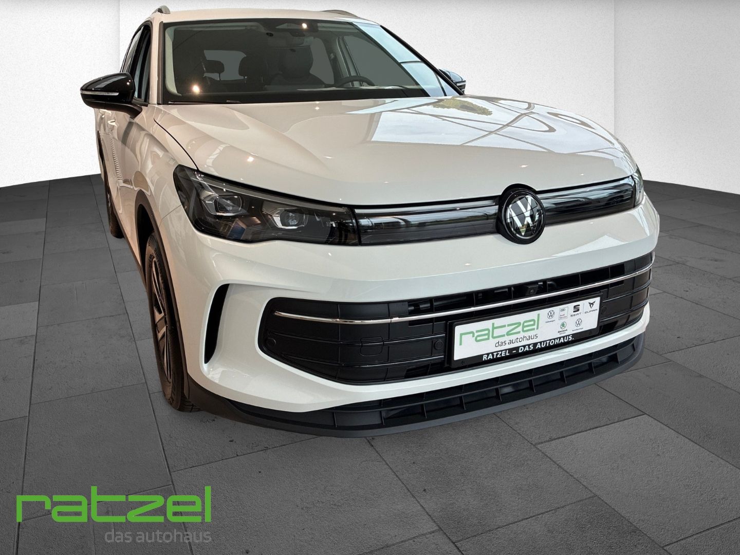 Fahrzeugabbildung Volkswagen Tiguan ENERGY 1.5 eHybrid IQ.Light+NAVI+AHK+SHZ