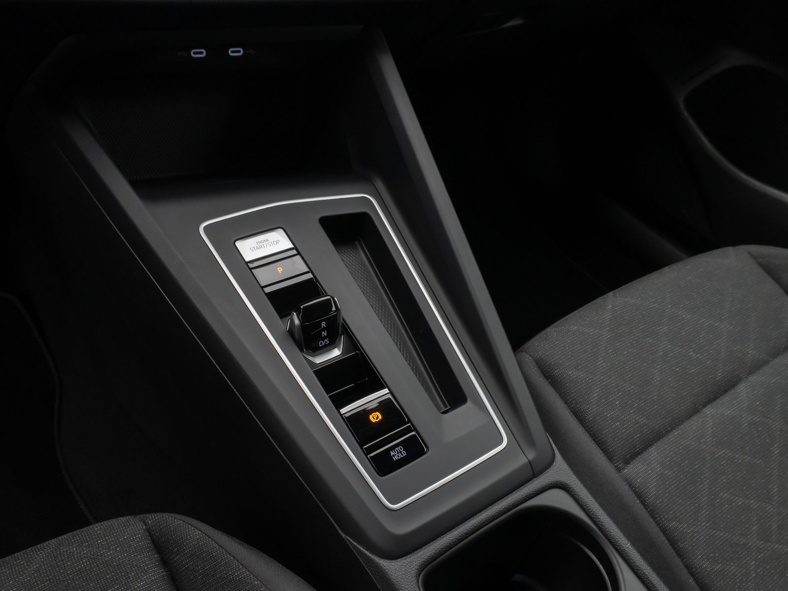 Fahrzeugabbildung Volkswagen Golf VIII Life 2.0 TDI SCR DSG HUD Kamera Lnkrhz