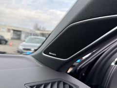 Fahrzeugabbildung Volkswagen Touareg 3.0 TDI 4M R-Line PANO DYNAUDIO STANDHZG