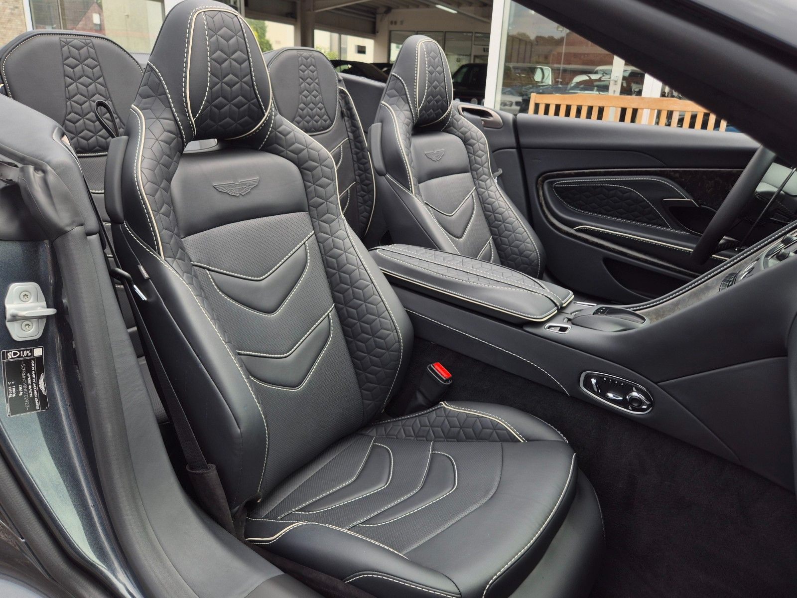 Fahrzeugabbildung Aston Martin DBS 5.2 V12 Volante/Werksgarantie 09/27/1A