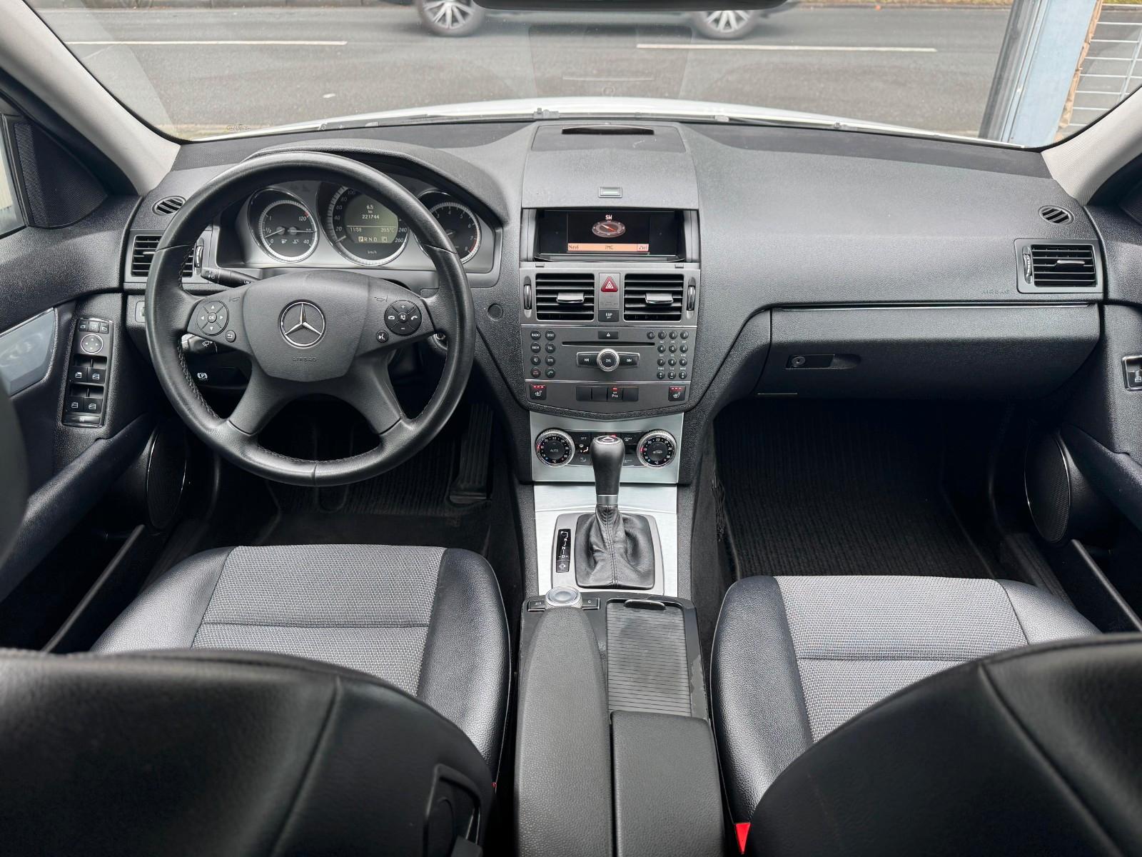 Mercedes-Benz C180 2005 — photo 13