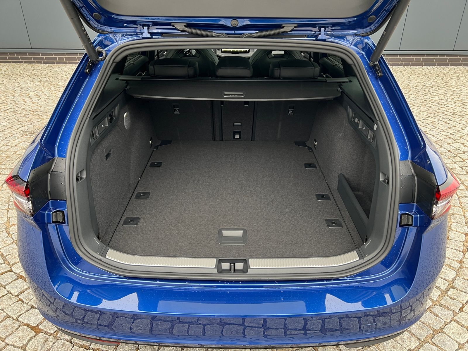 Fahrzeugabbildung SKODA Superb Combi  Sportline 2.0 TDI 4x4 DSG *AHK, Na