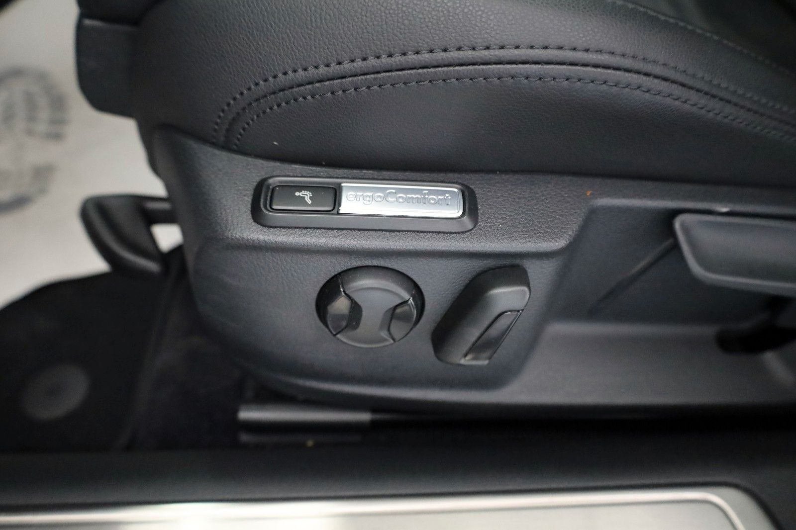 Fahrzeugabbildung Volkswagen Passat Variant Highline R Line T.Leder,Navi,LED