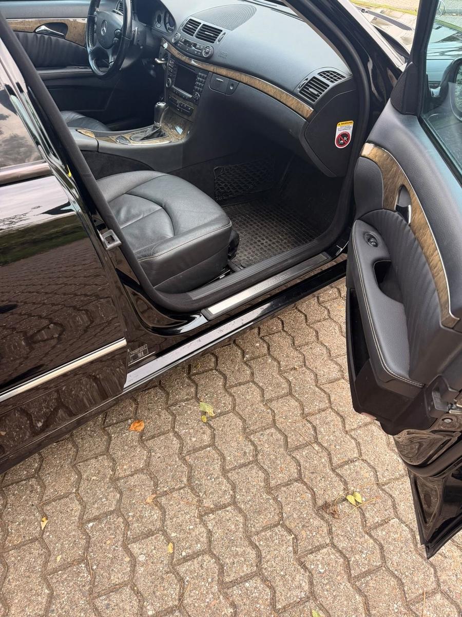Mercedes-Benz E320 2006 — photo 12