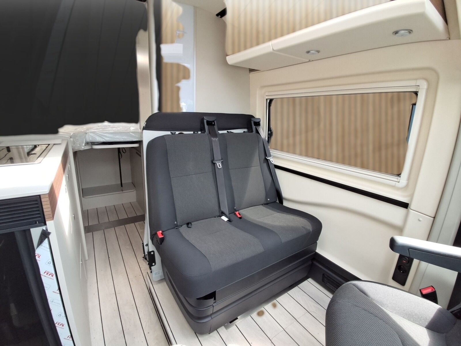Fahrzeugabbildung Westfalia Columbus 640 E 180 PS Automatik 4.25 t Skyview
