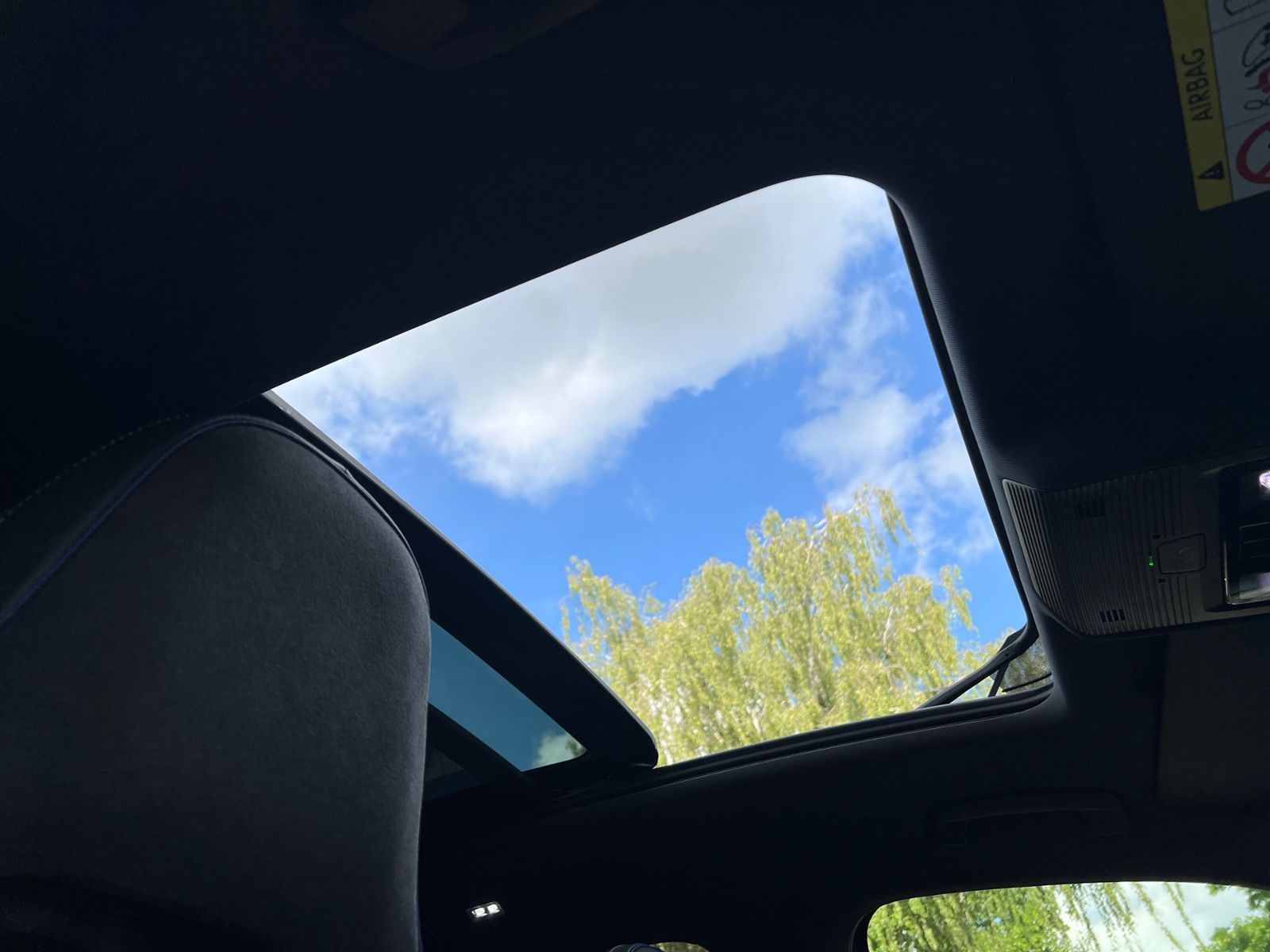 Fahrzeugabbildung Volkswagen Tiguan R-Line 2.0 TDI DSG 4MOTION *AHK, Navi, Pa