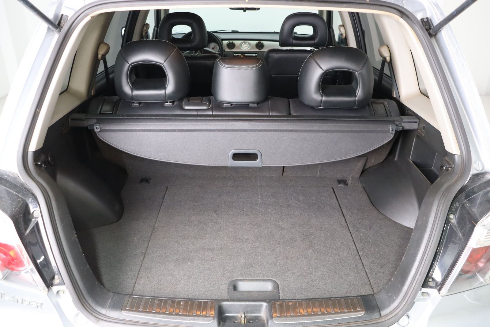 Fahrzeugabbildung Mitsubishi Outlander 2.4 Intense
