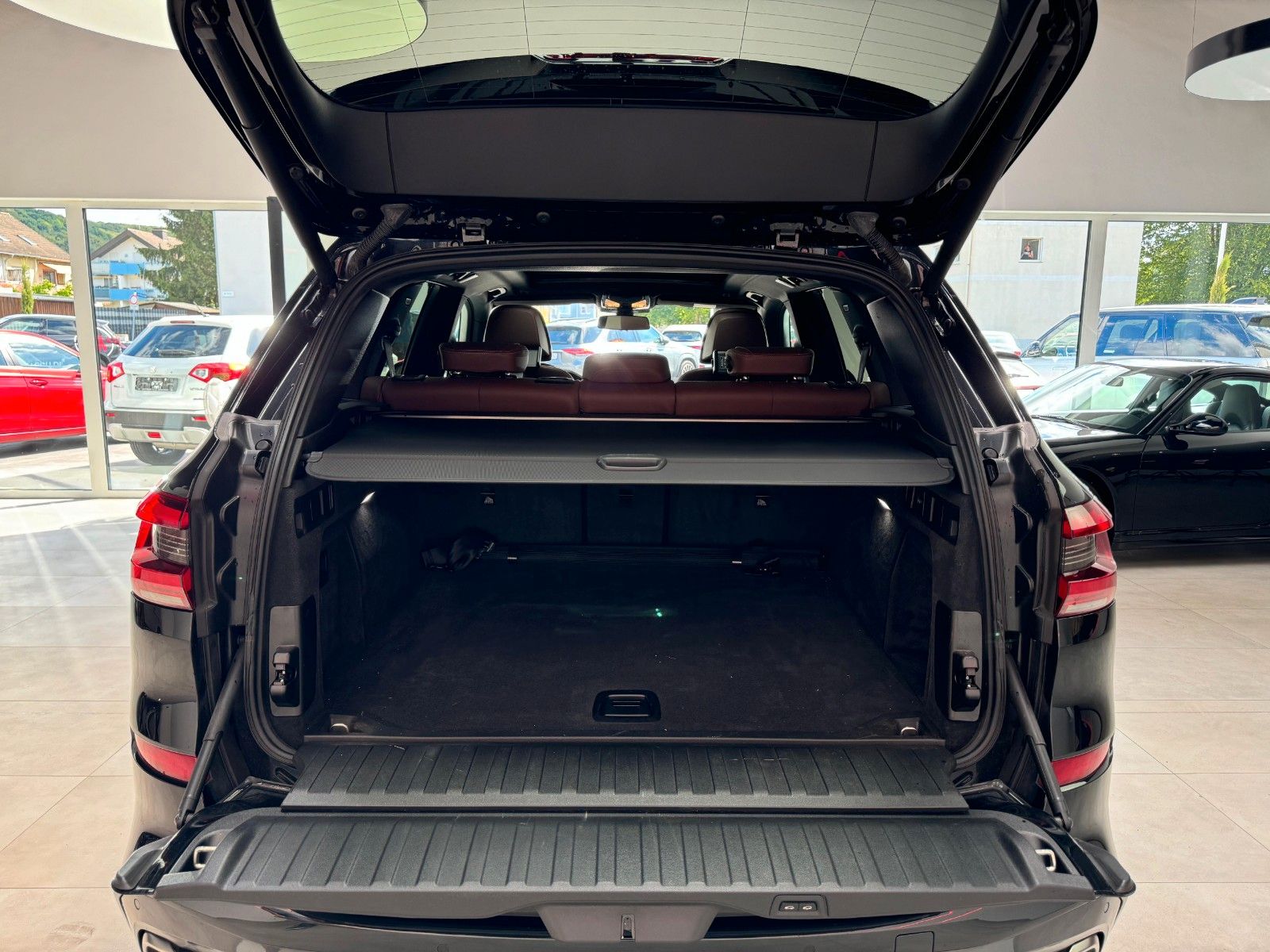 Fahrzeugabbildung BMW X5 M50d*Laser*Sky*360°*HUD*Luft*22"*Soft*AHK*