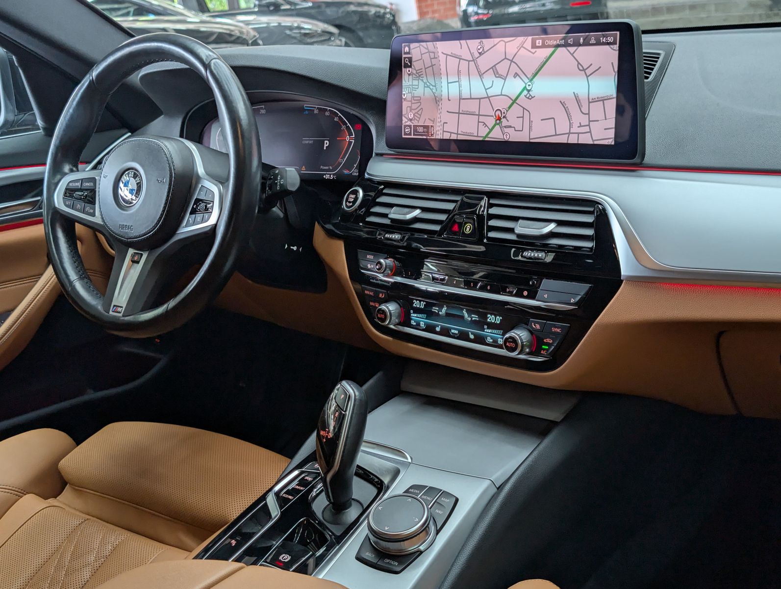 Fahrzeugabbildung BMW 520d M Sport MHEV LEDER HUD AMBI LED APP 4xSHZ