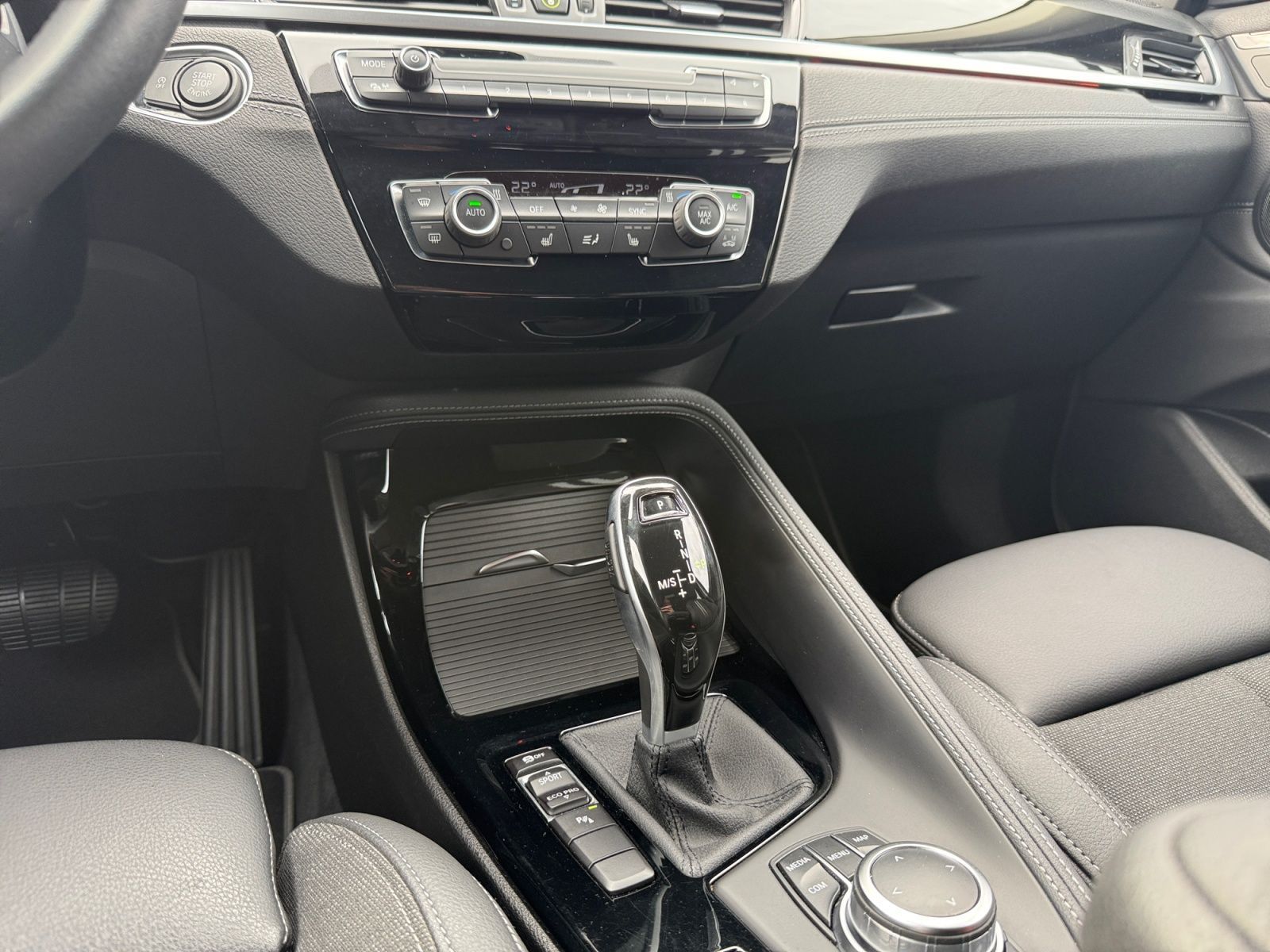 Fahrzeugabbildung BMW X1 sDrive18i Sport Line AMB DAB 1.HD