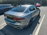 Jaguar XE P300 AWD (2.0 Turbo, 300 PS). - Jaguar: X300