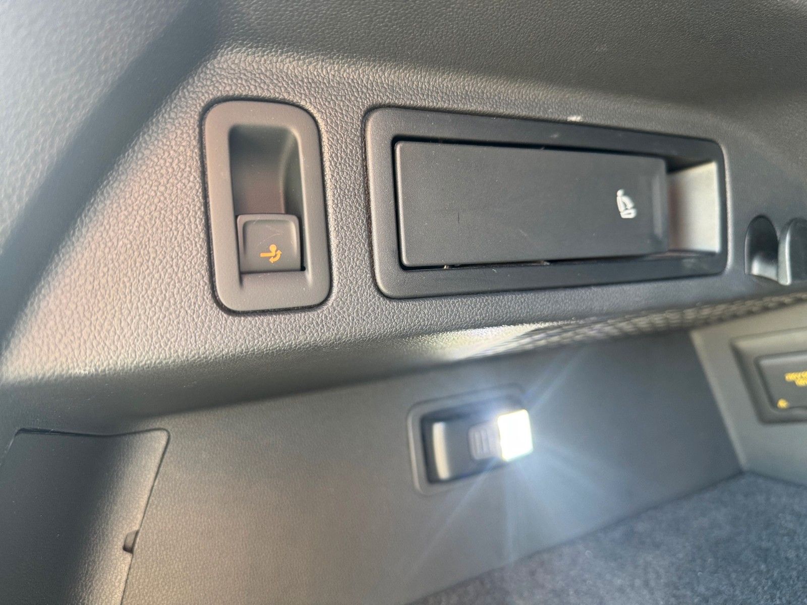 Fahrzeugabbildung Volkswagen Tiguan Life MOVE 1.5 TSI