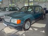 Mercedes-Benz E 2.6 - Mercedes-Benz 190 aus 1989: 2.6