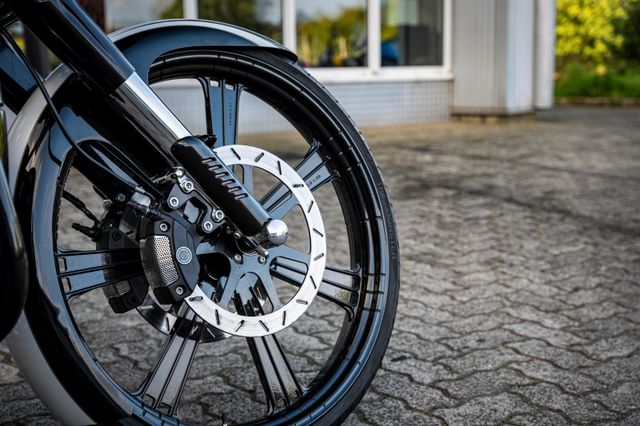 Fahrzeugabbildung Harley-Davidson CVO  ROAD GLIDE FLTRXSE - JEKILL&HYDE - 26 ZOLL