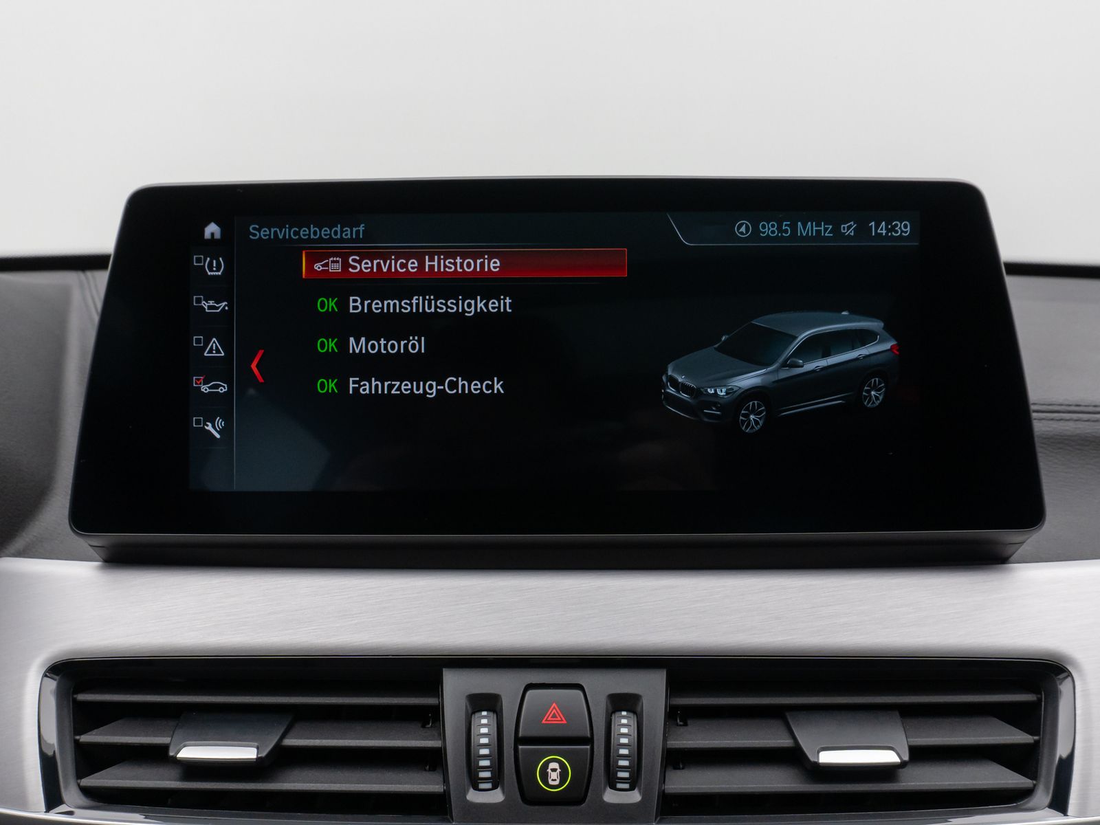 Fahrzeugabbildung BMW X1 xD25e xLine Panorama Kamera HUD DAB H/K AHK