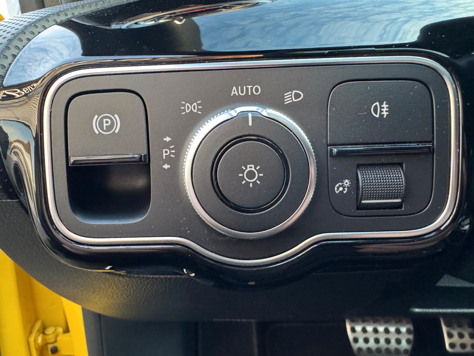 Fahrzeugabbildung Mercedes-Benz CLA 45 AMG+Aerodynamic+Pano+Burm+Multikontur+