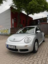 Volkswagen VW New Beetle 1.4 Benzin gepflegt und zuverlässi - Volkswagen New Beetle mit Benzin-Antrieb: Cabrio, 1.4