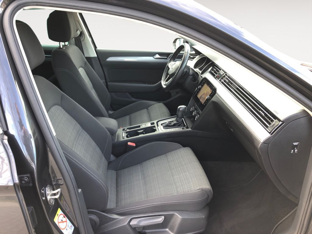 Fahrzeugabbildung Volkswagen Passat Variant 1.6 TDI SCR DSG Business Standhei